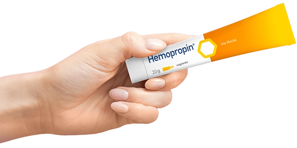 Mano sosteniendo el ungüento Hemopropin®